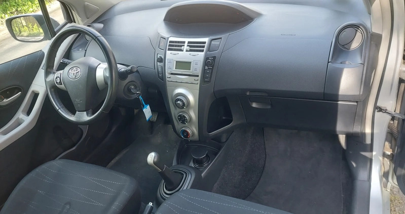 Toyota Yaris cena 12999 przebieg: 140000, rok produkcji 2008 z Tuchola małe 232